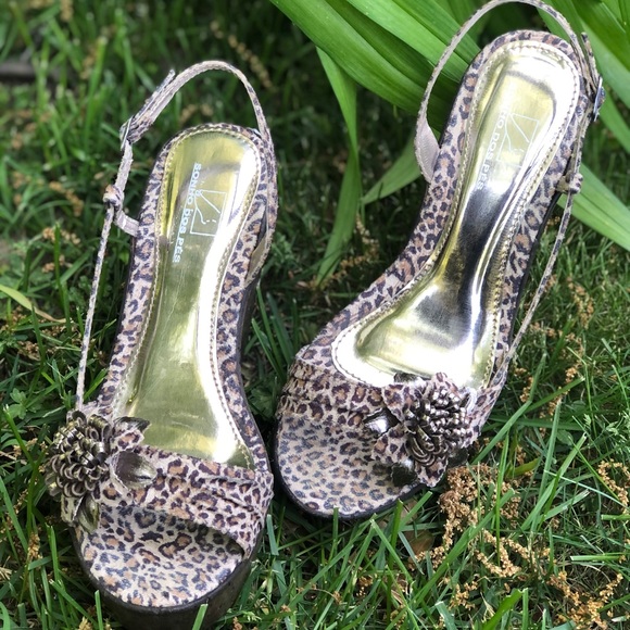 Sonho dos Pés Cheetah Platform Sandals - Picture 2 of 16